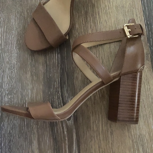 Michael Kors heels - Picture 2 of 6